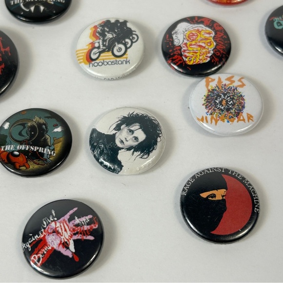 Buttons Collection with Colorful Designs - Picture 6 of 7